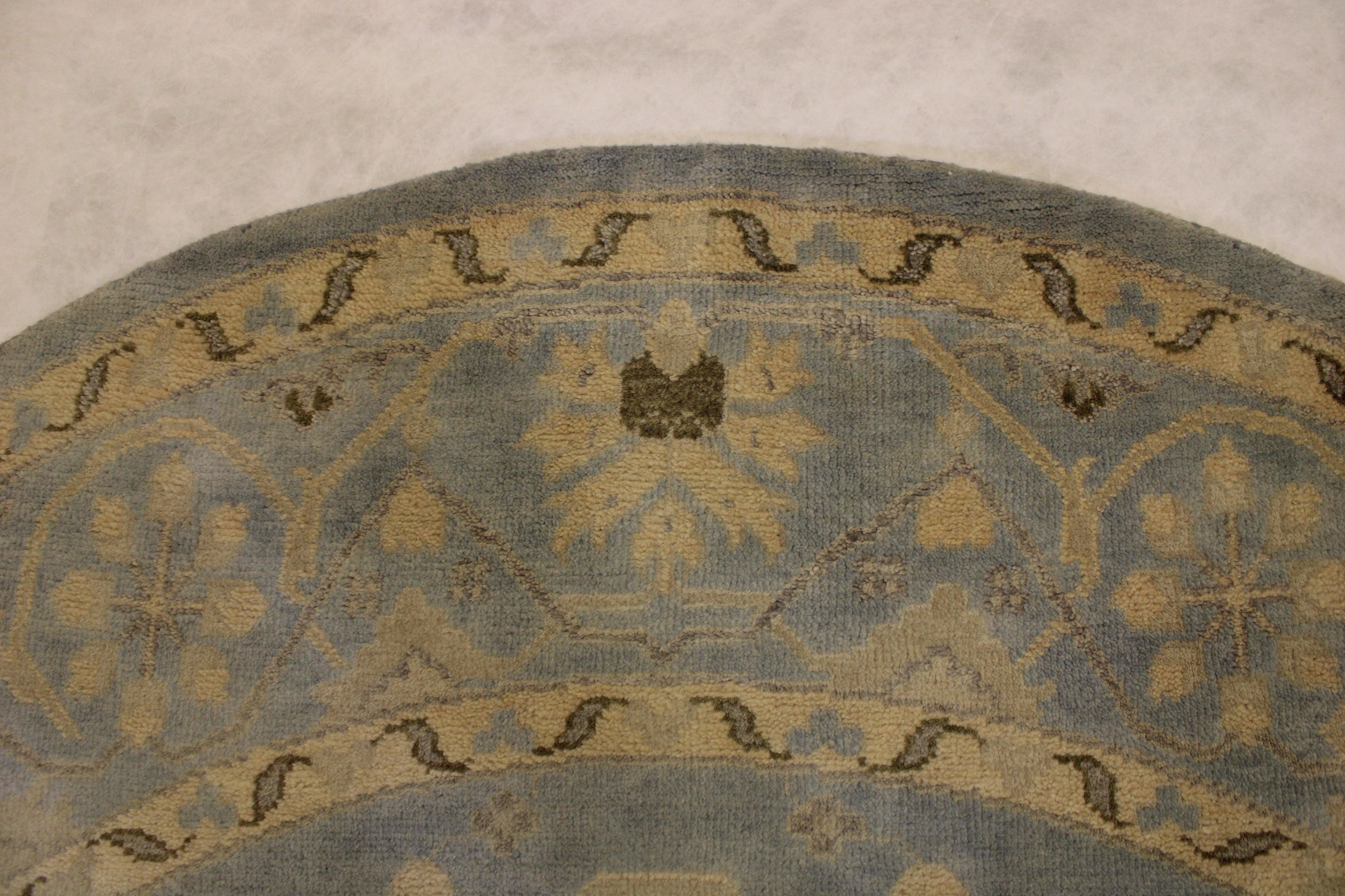 7'11" x 7'11" ft. Oushak Round Rug