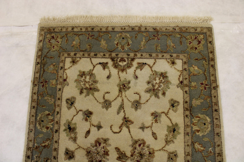 2'7" x 10'0" Silk Flower Runner Rug