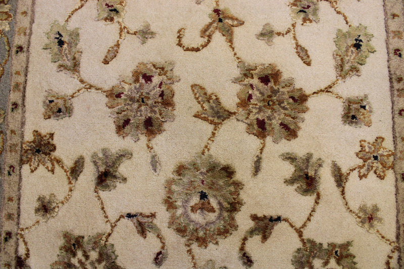 2'7" x 10'0" Silk Flower Runner Rug