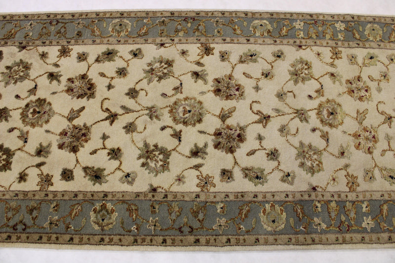 2'7" x 10'0" Silk Flower Runner Rug