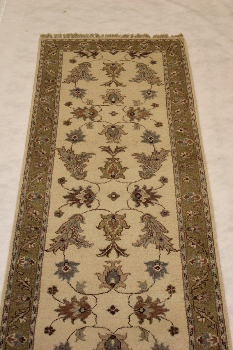 2'6" x 8'1" High Twist Hand Knotted Runner