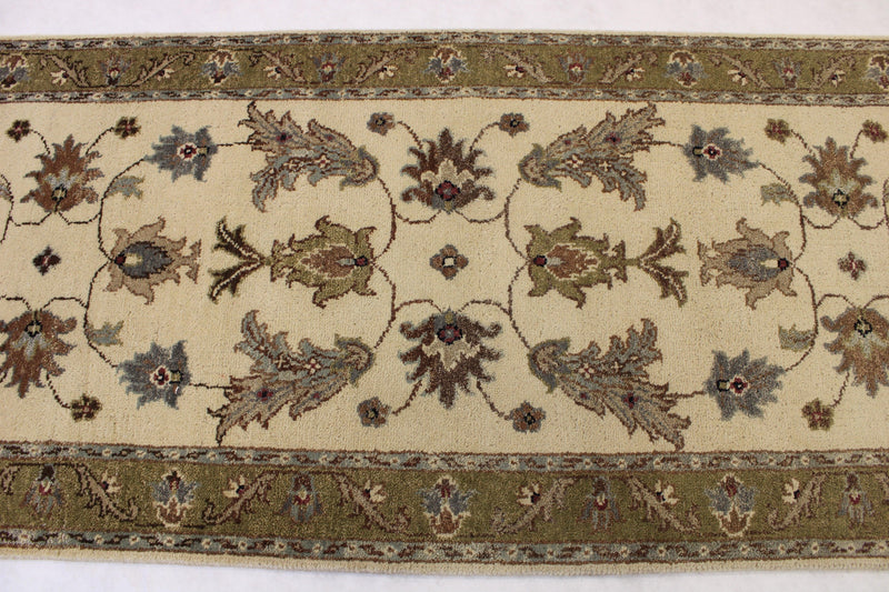 2'6" x 8'1" High Twist Hand Knotted Runner